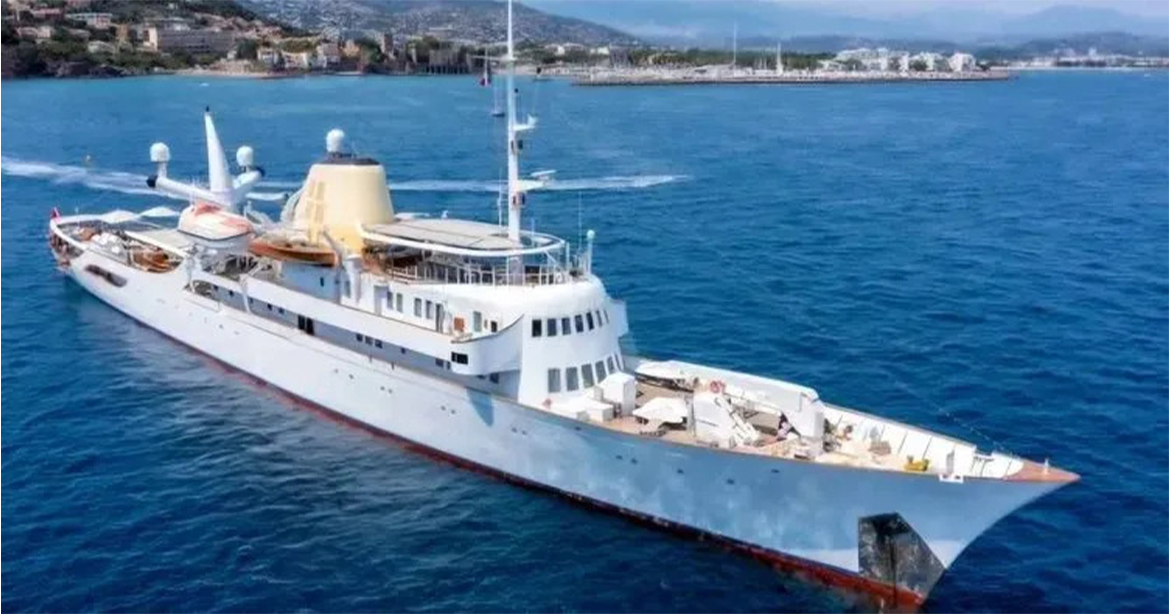 Christina O anchored in Bodrum